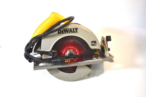DeWALT DW368 Corded Circular Saw in case