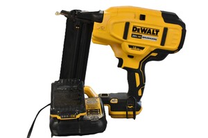 DeWALT 20V MAX XR 18GA Brad Nailer