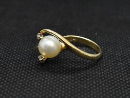 14k Gold Ring with Pearl Simulant