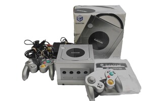 Nintendo Gamecube (Limited Edition Platinum) Console Kit