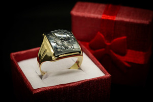 10k Gold Men's Ring with Engraved Hematite