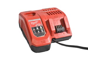 Milwaukee M12 + M18 Rapid Charger