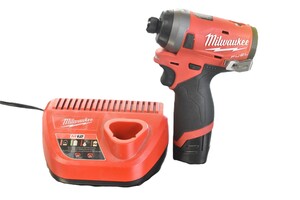 Milwaukee 1/4" Impact Driver w/ 2.0 battery and Charger