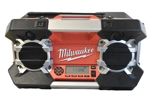 Milwaukee Worksite radio one battery inside 2790-20