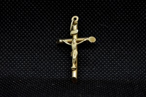 10K Yellow Gold Cross Pendant 