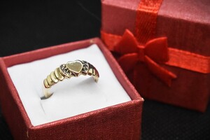 10K Gold Heart Band