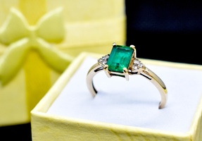 10K Gold Ring with Green Gem