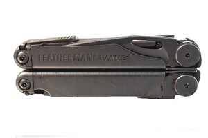 Leatherman Wave Multi-tool in pouch