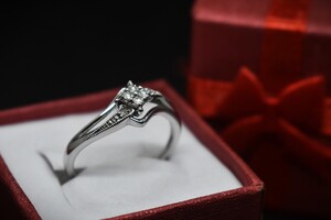 10K Gold Ladies Ring with Clear Gems