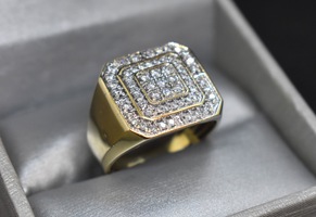 10K Gold Ring with many Clear Stones