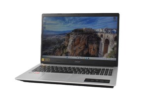 Acer Aspire 3 - Ryzen 5 / 8GB / Vega 8 / 512GB SSD / Win11