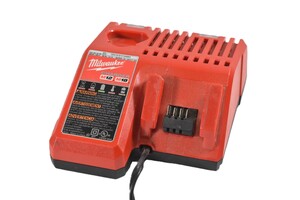 Milwaukee M12/M18 Battery Charger
