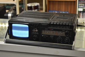 Lloyd's L116 Portable TV/Radio/Casette Player